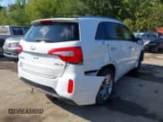 ✅ 2015 Kia Sorento SX Limited • VIN: 5XYKWDA72FG579957 • Lot: 43280058. Wystawiony na IAAI z przebiegiem 206 914 mil. Bezpłatny archiwum sprzedaży aukcyjnych z USA i szczegółowy raport historii pojazdu na DreamBid. Zdjęcie 4.
