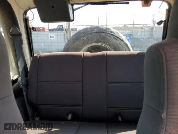 ✅ 2004 Jeep Wrangler Rubicon • VIN: 1J4FA69S74P737413 • Lot: 83940895. Wystawiony na Copart z przebiegiem 241 929 mil. Bezpłatny archiwum sprzedaży aukcyjnych z USA i szczegółowy raport historii pojazdu na DreamBid. Zdjęcie 10.