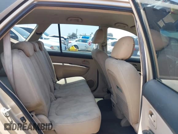 ✅ 2008 Kia Rondo LX • VIN: KNAFG526X87151643 • Lot: 42593118. Wystawiony na IAAI z przebiegiem 228 113 mil. Bezpłatny archiwum sprzedaży aukcyjnych z USA i szczegółowy raport historii pojazdu na DreamBid. Zdjęcie 8.