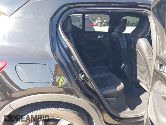 ✅ 2019 Volvo XC40 R-Design • VIN: YV4AC2HM0K2057933 • Lot: 43392486. Wystawiony na IAAI z przebiegiem 55 557 mil. Bezpłatny archiwum sprzedaży aukcyjnych z USA i szczegółowy raport historii pojazdu na DreamBid. Zdjęcie 8.