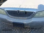 ✅ 2003 Lincoln Town Car Executive • VIN: 1LNHM81W53Y706603 • Lot: 43703566. Listed on IAAI with Not provided. Free auction sales archive from the USA and detailed vehicle history report at DreamBid. Image 6.