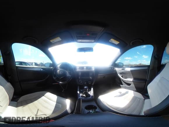 ✅ 2016 Volkswagen Jetta Sport • VIN: 3VWB17AJ0GM287270 • Lot: 41881418. Wystawiony na IAAI z przebiegiem 139 400 mil. Bezpłatny archiwum sprzedaży aukcyjnych z USA i szczegółowy raport historii pojazdu na DreamBid. Zdjęcie 18.