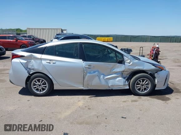 ✅ 2021 Toyota Prius L Eco • VIN: JTDKAMFU4M3148082 • Lot: 42246788. Listed on IAAI with 72,124 mi. Free auction sales archive from the USA and detailed vehicle history report at DreamBid. Image 14.