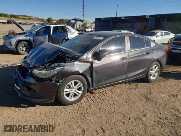 ✅ 2017 Chevrolet Cruze LT • VIN: 1G1BE5SMXH7162107 • Lot: 82661975. Wystawiony na Copart z przebiegiem 113 441 mil. Bezpłatny archiwum sprzedaży aukcyjnych z USA i szczegółowy raport historii pojazdu na DreamBid. Zdjęcie 1.