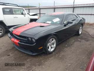 2013 Dodge Challenger SXT Plus z VIN 2C3CDYAG1DH517969, wystawiony jako IAAI lot #43414279 z przebiegiem 180 433 mil mil oraz . Historia ofert i sprzedaży dostępna na DreamBid. Obrazek 2.