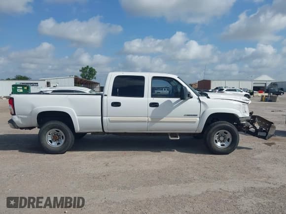 ✅ 2006 Chevrolet Silverado 2500HD LT2 • VIN: 1GCHK23U56F109356 • Lot: 42545620. Wystawiony na IAAI z przebiegiem 198 072 mil. Bezpłatny archiwum sprzedaży aukcyjnych z USA i szczegółowy raport historii pojazdu na DreamBid. Zdjęcie 13.