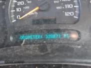 ✅ 2005 Chevrolet Silverado 2500HD LS • VIN: 1GCHK23U15F855835 • Lot: 42692755. Wystawiony na IAAI z przebiegiem 328 871 mil. Bezpłatny archiwum sprzedaży aukcyjnych z USA i szczegółowy raport historii pojazdu na DreamBid. Zdjęcie 15.