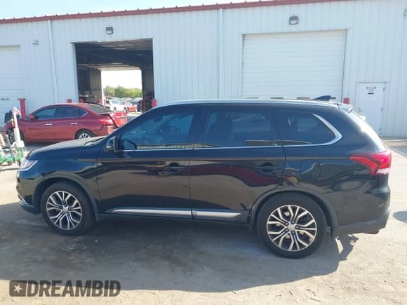 ✅ 2018 Mitsubishi Outlander ES • VIN: JA4AZ3A3XJZ014726 • Lot: 43248947. Listed on IAAI with 159,871 mi. Free auction sales archive from the USA and detailed vehicle history report at DreamBid. Image 14.