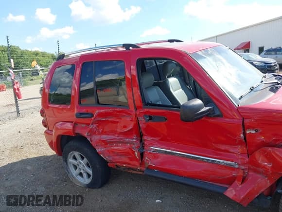 ✅ 2005 Jeep Liberty Limited • VIN: 1J4GL58K85W566284 • Lot: 42664825. Listed on IAAI with 120,538 mi. Free auction sales archive from the USA and detailed vehicle history report at DreamBid. Image 6.