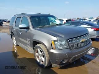 ✅ 2013 Chevrolet Tahoe LT • VIN: 1GNSCBE09DR139704 • Lot: 42720429. Wystawiony na IAAI z przebiegiem 218 019 mil. Bezpłatny archiwum sprzedaży aukcyjnych z USA i szczegółowy raport historii pojazdu na DreamBid. Zdjęcie 1.