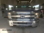 ✅ 2017 Chevrolet Silverado 2500HD Work Truck • VIN: 1GC2KUEGXHZ228255 • Lot: 81296015. Wystawiony na Copart z przebiegiem 87 964 mil. Bezpłatny archiwum sprzedaży aukcyjnych z USA i szczegółowy raport historii pojazdu na DreamBid. Zdjęcie 5.