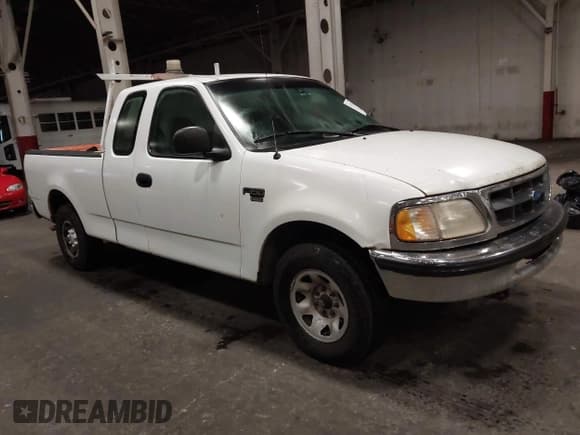 ✅ 2000 Ford F-150 XL • VIN: 2FTPX17Z1YCA91658 • Lot: 43872461. Listed on IAAI with 207,921 mi. Free auction sales archive from the USA and detailed vehicle history report at DreamBid. Image 1.