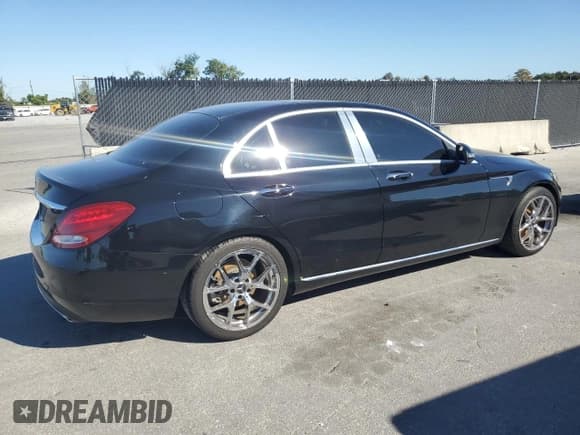 ✅ 2017 Mercedes-Benz C 300 • VIN: WDDWF4JB1HR241496 • Lot: 92507515. Wystawiony na Copart z przebiegiem 136 726 mil. Bezpłatny archiwum sprzedaży aukcyjnych z USA i szczegółowy raport historii pojazdu na DreamBid. Zdjęcie 3.