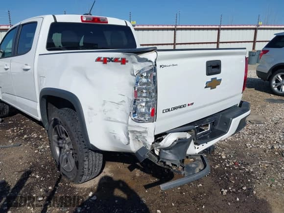 ✅ 2018 Chevrolet Colorado 4WD Work Truck • VIN: 1GCGTBEN1J1109892 • Lot: 41990388. Listed on IAAI with 100,767 mi. Free auction sales archive from the USA and detailed vehicle history report at DreamBid. Image 6.