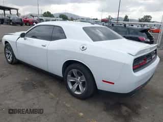2019 Dodge Challenger SXT z VIN 2C3CDZAG6KH669989, wystawiony jako IAAI lot #43333069 z przebiegiem 161 866 mil mil oraz . Historia ofert i sprzedaży dostępna na DreamBid. Obrazek 3.