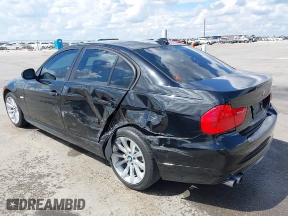 ✅ 2011 BMW 3 Series 328i • VIN: WBAPH7G59BNN03174 • Lot: 43390529. Listed on IAAI with 98,227 mi. Free auction sales archive from the USA and detailed vehicle history report at DreamBid. Image 3.