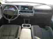 ✅ 2022 Hyundai Ioniq 5 SE • VIN: KM8KMDAF5NU101280 • Lot: 72783204. Wystawiony na Copart z przebiegiem 34 964 mil mil. Skorzystaj z bezpłatnego archiwum sprzedaży aukcyjnych z USA i zobacz szczegółowy raport historii pojazdu na DreamBid. Zdjęcie 8.