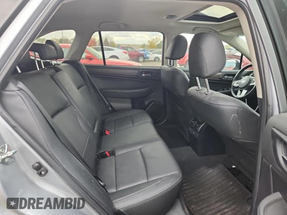 ✅ 2015 Subaru Outback Limited • VIN: 4S4BSBNC6F3352570 • Lot: 89892875. Listed on Copart with 207,748 mi. Free auction sales archive from the USA and detailed vehicle history report at DreamBid. Image 10.