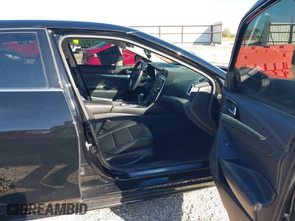 ✅ 2023 Nissan Maxima SV • VIN: 1N4AA6CV4PC510782 • Lot: 43558424. Wystawiony na IAAI z przebiegiem 47 497 mil. Bezpłatny archiwum sprzedaży aukcyjnych z USA i szczegółowy raport historii pojazdu na DreamBid. Zdjęcie 5.