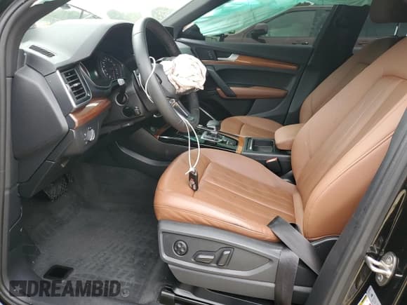 ✅ 2021 Audi Q5 Premium • VIN: WA1AAAFY0M2133592 • Lot: 80779215. Wystawiony na Copart z przebiegiem Nie podano. Bezpłatny archiwum sprzedaży aukcyjnych z USA i szczegółowy raport historii pojazdu na DreamBid. Zdjęcie 7.