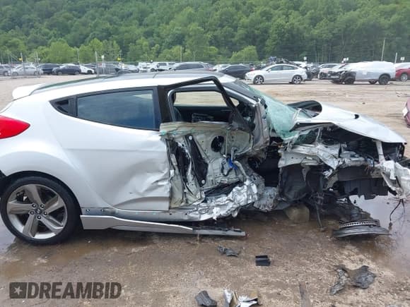 ✅ 2013 Hyundai Veloster Turbo • VIN: KMHTC6AE1DU103388 • Lot: 42668260. Wystawiony na IAAI z przebiegiem 163 930 mil. Bezpłatny archiwum sprzedaży aukcyjnych z USA i szczegółowy raport historii pojazdu na DreamBid. Zdjęcie 13.