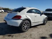 ✅ 2016 Volkswagen Beetle Dune • VIN: 3VWS17AT7GM631274 • Lot: 89687555. Wystawiony na Copart z przebiegiem 56 735 mil. Bezpłatny archiwum sprzedaży aukcyjnych z USA i szczegółowy raport historii pojazdu na DreamBid. Zdjęcie 3.