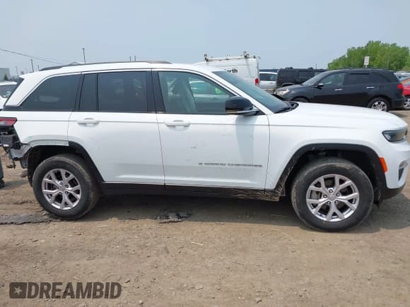 ✅ 2022 Jeep Grand Cherokee Limited • VIN: 1C4RJHBG1N8595107 • Lot: 42416656. Listed on IAAI with 33,574 mi. Free auction sales archive from the USA and detailed vehicle history report at DreamBid. Image 13.