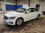 ✅ 2020 Volkswagen Jetta S • VIN: 3VWC57BU0LM101903 • Lot: 85838075. Wystawiony na Copart z przebiegiem 117 395 mil. Bezpłatny archiwum sprzedaży aukcyjnych z USA i szczegółowy raport historii pojazdu na DreamBid. Zdjęcie 1.