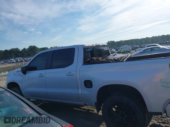 ✅ 2021 Chevrolet Silverado 1500 RST • VIN: 3GCUYEEL7MG279622 • Lot: 43081221. Listed on IAAI with 138,000 mi. Free auction sales archive from the USA and detailed vehicle history report at DreamBid. Image 14.