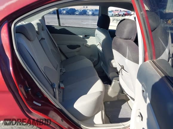 ✅ 2006 Hyundai Accent GLS • VIN: KMHCN46C86U036331 • Lot: 43644571. Wystawiony na IAAI z przebiegiem 108 844 mil. Bezpłatny archiwum sprzedaży aukcyjnych z USA i szczegółowy raport historii pojazdu na DreamBid. Zdjęcie 8.