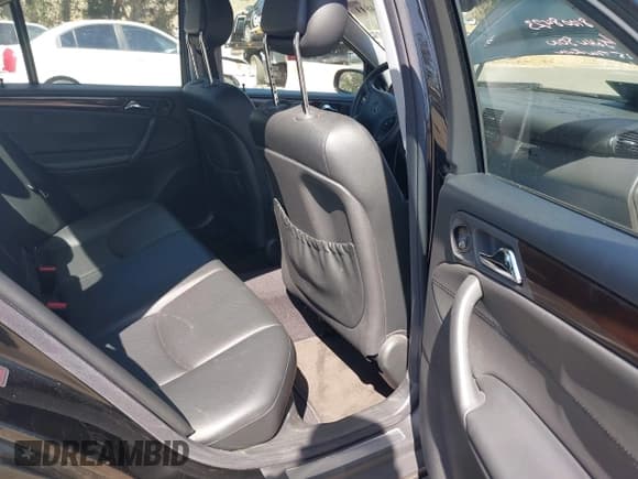 ✅ 2004 Mercedes-Benz C 240 • VIN: WDBRF61J14A571222 • Lot: 42024811. Wystawiony na IAAI z przebiegiem 67 492 mil. Bezpłatny archiwum sprzedaży aukcyjnych z USA i szczegółowy raport historii pojazdu na DreamBid. Zdjęcie 8.