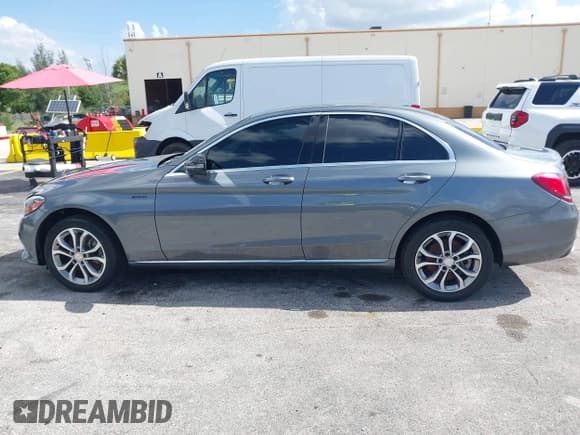 ✅ 2019 Mercedes-Benz C 300 • VIN: 55SWF8EB1KU306385 • Lot: 43085614. Wystawiony na IAAI z przebiegiem Nie podano. Bezpłatny archiwum sprzedaży aukcyjnych z USA i szczegółowy raport historii pojazdu na DreamBid. Zdjęcie 14.
