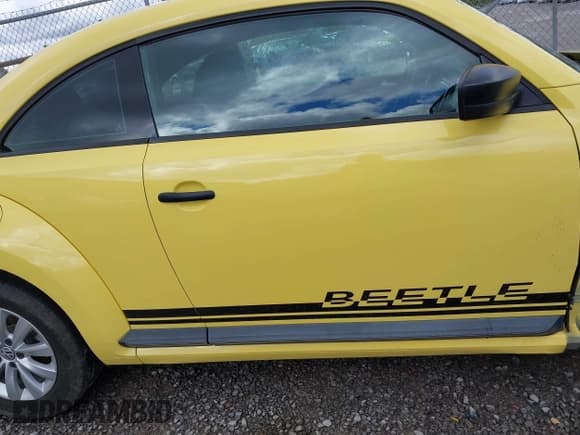 ✅ 2015 Volkswagen Beetle Fleet Edition • VIN: 3VWF17AT6FM655081 • Lot: 41623719. Listed on IAAI with 78,955 mi. Free auction sales archive from the USA and detailed vehicle history report at DreamBid. Image 14.