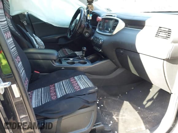 ✅ 2017 Kia Sorento LX • VIN: 5XYPG4A31HG246393 • Lot: 43555790. Wystawiony na IAAI z przebiegiem 119 528 mil. Bezpłatny archiwum sprzedaży aukcyjnych z USA i szczegółowy raport historii pojazdu na DreamBid. Zdjęcie 5.