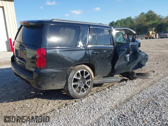 ✅ 2015 Chevrolet Tahoe LT • VIN: 1GNSCBKC6FR745883 • Lot: 43506262. Wystawiony na IAAI z przebiegiem 172 979 mil. Bezpłatny archiwum sprzedaży aukcyjnych z USA i szczegółowy raport historii pojazdu na DreamBid. Zdjęcie 4.
