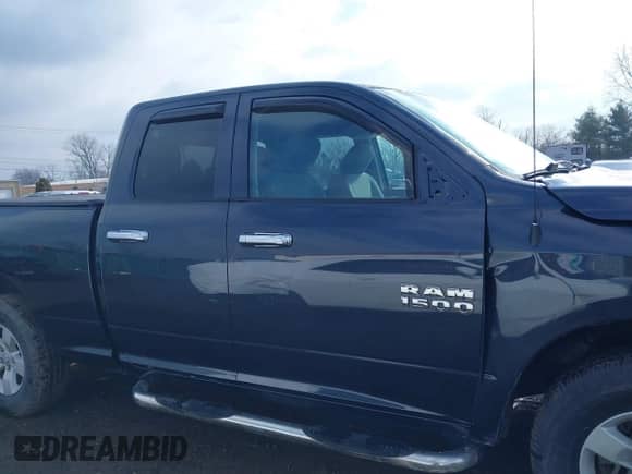 2018 Ram 1500 Tradesman z VIN 1C6RR6FG3JS325243, wystawiony jako IAAI lot #41630019 z przebiegiem 54 019 mil mil oraz . Historia ofert i sprzedaży dostępna na DreamBid. Obrazek 14.
