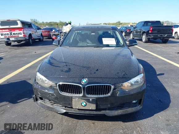 ✅ 2015 BMW 3 Series 328i xDrive • VIN: WBA3B5G57FNS17026 • Lot: 43560064. Wystawiony na IAAI z przebiegiem 65 791 mil. Bezpłatny archiwum sprzedaży aukcyjnych z USA i szczegółowy raport historii pojazdu na DreamBid. Zdjęcie 12.