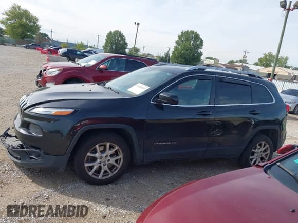 ✅ 2015 Jeep Cherokee Latitude • VIN: 1C4PJLCB5FW782215 • Lot: 43281967. Wystawiony na IAAI z przebiegiem 72 641 mil. Bezpłatny archiwum sprzedaży aukcyjnych z USA i szczegółowy raport historii pojazdu na DreamBid. Zdjęcie 14.