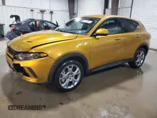 2024 Dodge Hornet R/T z VIN ZACPDFCW4R3A12088, wystawiony jako Copart lot #52515655 z przebiegiem 21 696 mil mil oraz Szkoda całkowita • Salvage title. Historia ofert i sprzedaży dostępna na DreamBid. Obrazek 1.