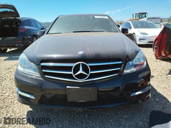 ✅ 2014 Mercedes-Benz C 250 Sport • VIN: WDDGF4HB9EA951167 • Лот: 71278865. Опубликован ранее на Copart с пробегом 101 263 миль. Бесплатный доступ к архиву аукционных продаж из США и подробный отчёт об истории автомобиля на DreamBid. Изображение 5.
