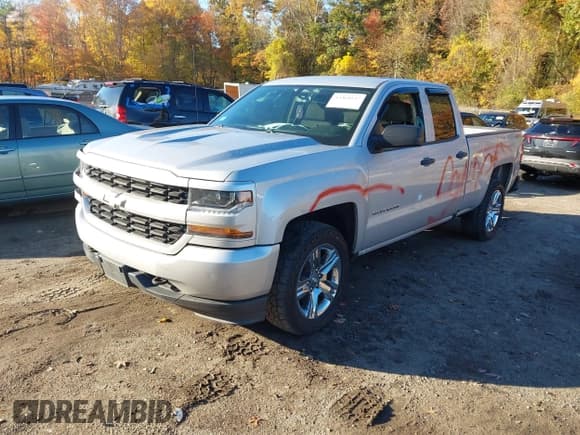 ✅ 2017 Chevrolet Silverado 1500 Custom • VIN: 1GCVKPEC2HZ202101 • Lot: 43468157. Wystawiony na IAAI z przebiegiem 197 056 mil. Bezpłatny archiwum sprzedaży aukcyjnych z USA i szczegółowy raport historii pojazdu na DreamBid. Zdjęcie 18.