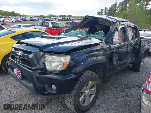 ✅ 2014 Toyota Tacoma PreRunner • VIN: 5TFJU4GN8EX057773 • Lot: 42020511. Listed on IAAI with 228,730 mi. Free auction sales archive from the USA and detailed vehicle history report at DreamBid. Image 2.
