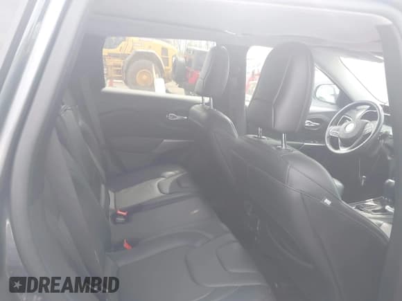 ✅ 2021 Jeep Cherokee Limited • VIN: 1C4PJMDX8MD212475 • Lot: 42051824. Wystawiony na IAAI z przebiegiem 31 905 mil. Bezpłatny archiwum sprzedaży aukcyjnych z USA i szczegółowy raport historii pojazdu na DreamBid. Zdjęcie 8.