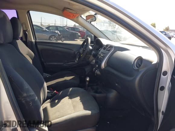 ✅ 2013 Nissan Versa S Plus • VIN: 3N1CN7AP0DL881295 • Lot: 42474410. Wystawiony na IAAI z przebiegiem 158 349 mil. Bezpłatny archiwum sprzedaży aukcyjnych z USA i szczegółowy raport historii pojazdu na DreamBid. Zdjęcie 5.