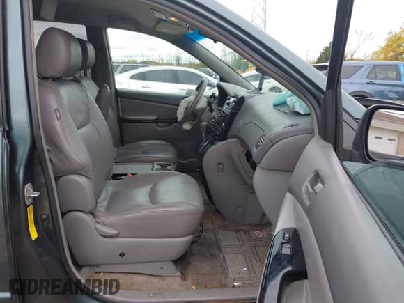 2005 Toyota Sienna LE z VIN 5TDZA23C75S363339, wystawiony jako IAAI lot #43459567 z przebiegiem 184 187 mil mil oraz . Historia ofert i sprzedaży dostępna na DreamBid. Obrazek 5.