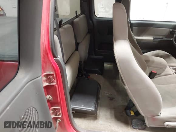 ✅ 2004 Chevrolet Colorado Z85 • VIN: 1GCCS198348120355 • Lot: 43524688. Wystawiony na IAAI z przebiegiem 122 781 mil. Bezpłatny archiwum sprzedaży aukcyjnych z USA i szczegółowy raport historii pojazdu na DreamBid. Zdjęcie 8.