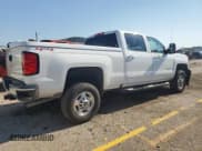 ✅ 2017 Chevrolet Silverado 2500HD LT • VIN: 1GC1KVEG8HF224384 • Lot: 68040335. Wystawiony na Copart z przebiegiem 139 618 mil. Bezpłatny archiwum sprzedaży aukcyjnych z USA i szczegółowy raport historii pojazdu na DreamBid. Zdjęcie 3.
