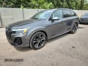 ✅ 2025 Audi Q7 Premium Plus • VIN: WA1LVBF74SD029022 • Лот: 70194475. Опубликован ранее на Copart с пробегом 571 миль. Бесплатный доступ к архиву аукционных продаж из США и подробный отчёт об истории автомобиля на DreamBid. Изображение 1.