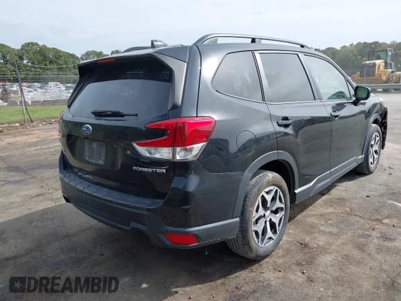 ✅ 2019 Subaru Forester Premium • VIN: JF2SKAGC3KH583498 • Lot: 43419290. Listed on IAAI with 157,452 mi. Free auction sales archive from the USA and detailed vehicle history report at DreamBid. Image 4.