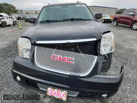 ✅ 2014 GMC Yukon XL Denali • VIN: 1GKS2MEF8ER164451 • Lot: 81793725. Wystawiony na Copart z przebiegiem 144 611 mil. Bezpłatny archiwum sprzedaży aukcyjnych z USA i szczegółowy raport historii pojazdu na DreamBid. Zdjęcie 5.